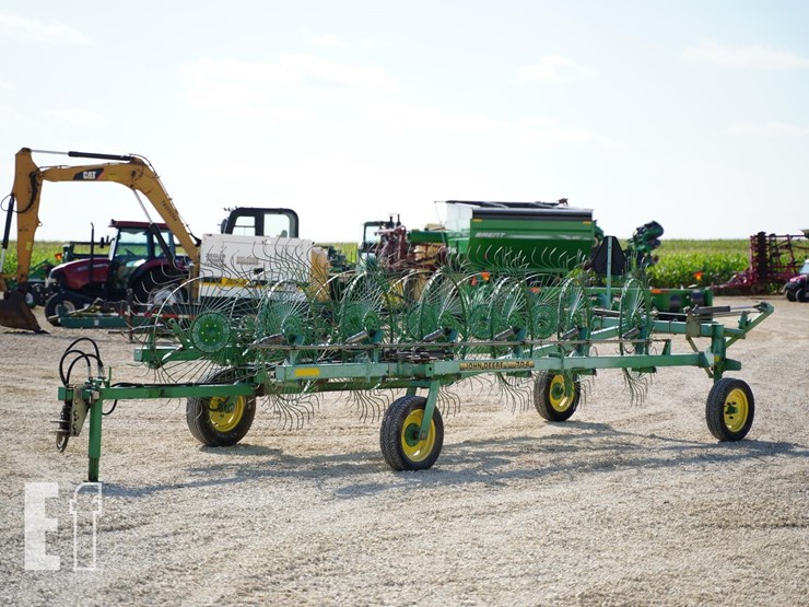 2001-john-deere-704-image-1
