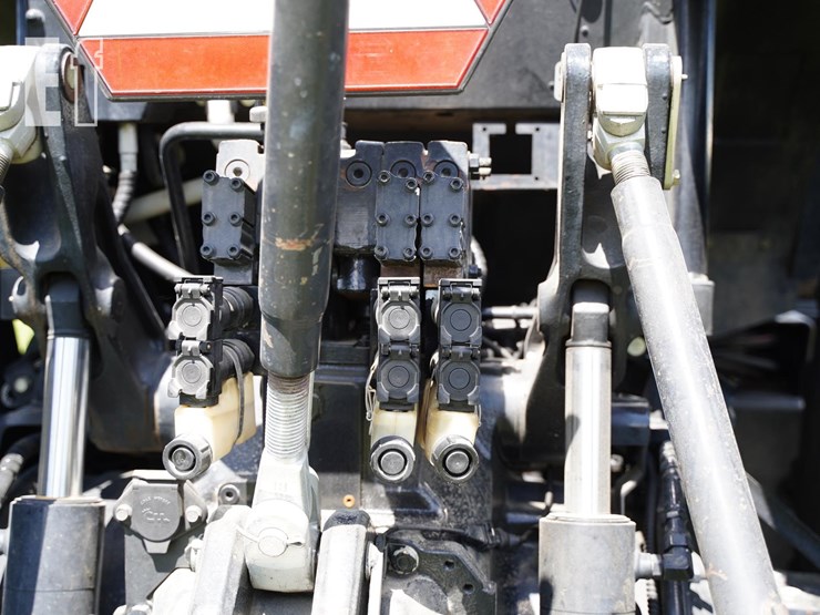 2012-case-ih-puma-185-image-28