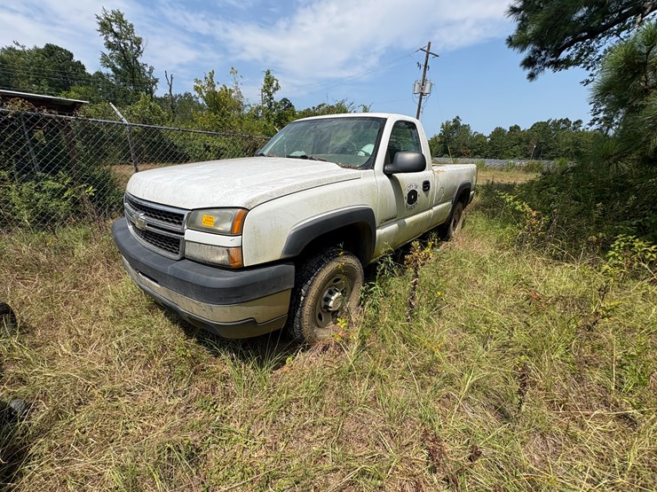 2006-chevrolet-silverado-image-1