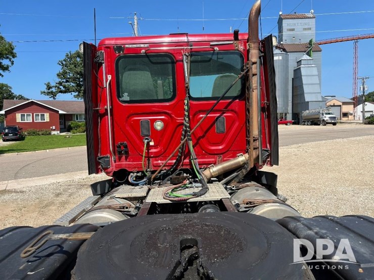 2013-freightliner-cascadia-day-cab-truck-(jn2570,-unit-4038)-image-47
