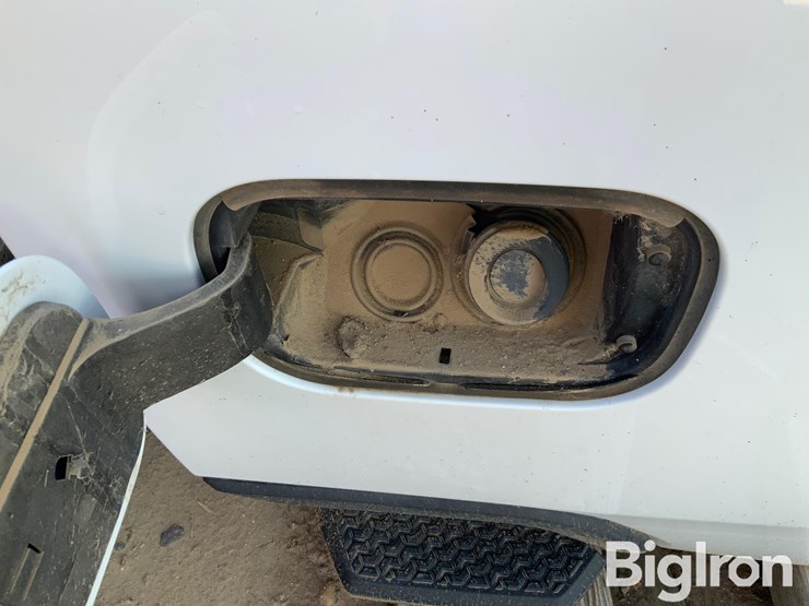 2020-chevrolet-8'-pickup-box-image-10