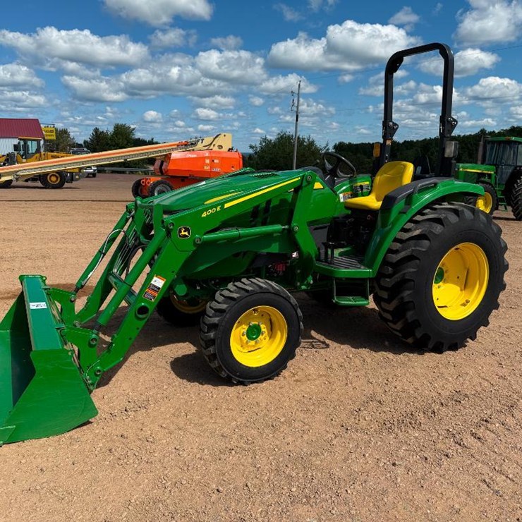 2022 JOHN DEERE 4052M