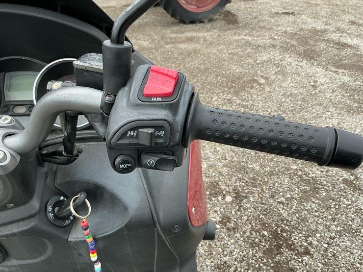 #2350-•-2009-piaggio-mp3-three-wheeled-scooter*-image-23