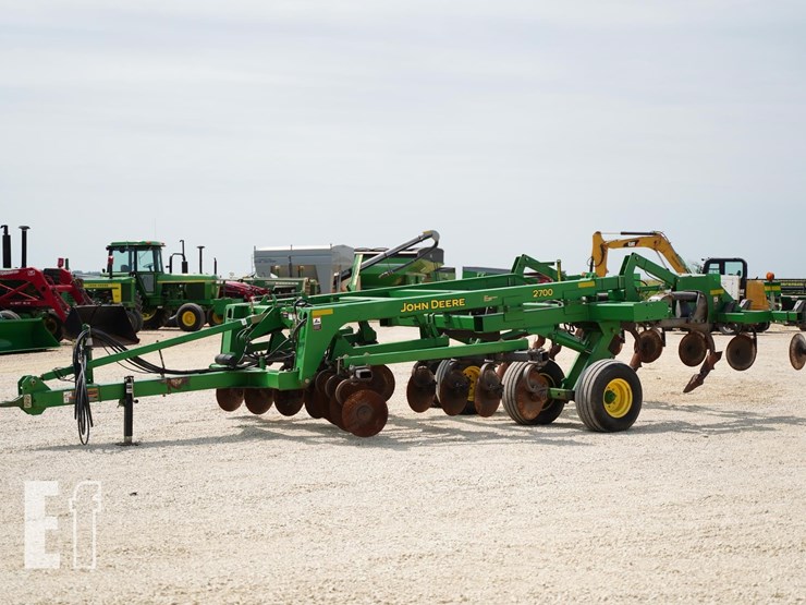 2005-john-deere-2700-image-1