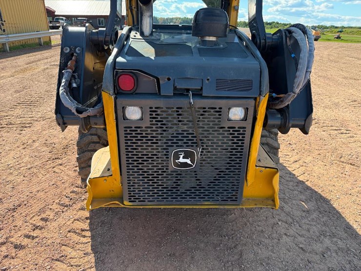 2022-deere-320g-image-19