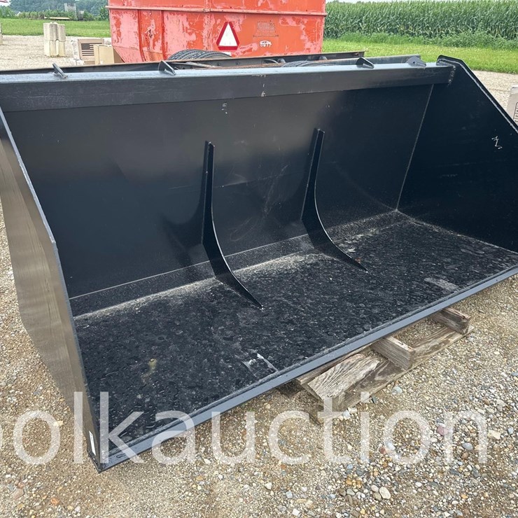 182 - OVERSIZED LIGHT MATERIAL BUCKET