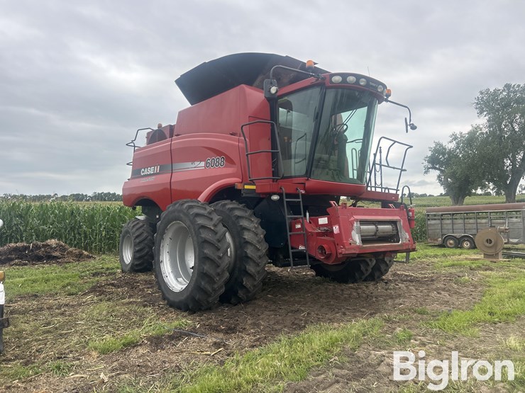 2009-case-ih-6088-image-3
