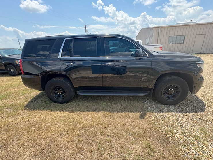 2017-chevrolet-tahoe-image-13
