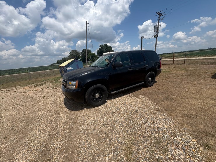 2013-chevrolet-tahoe-image-1