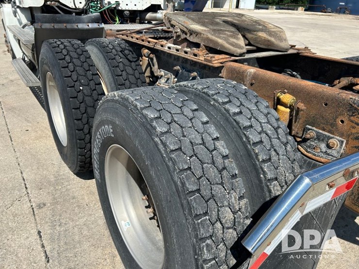 2004-freightliner-columbia-day-cab-truck-(cp0611,-unit-4014)-image-18