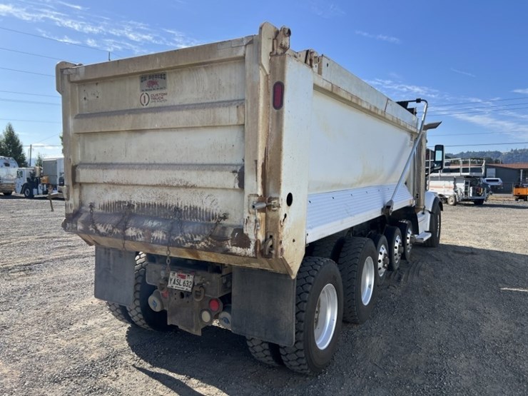 2020-peterbilt-567-image-5