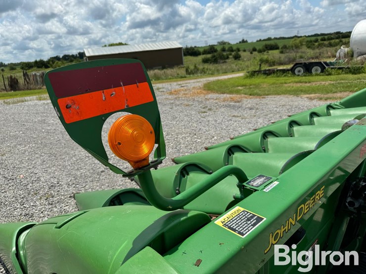 2010-john-deere-608c-image-16