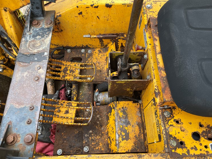 2007-deere-24a-image-17