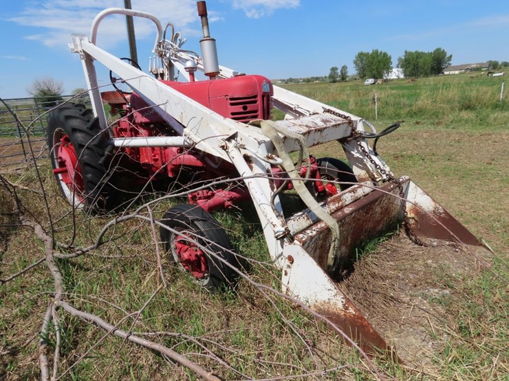 farmall-300-with-loader-image-3