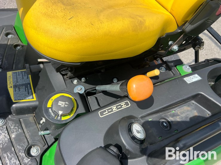 2016-john-deere-1025r-image-16