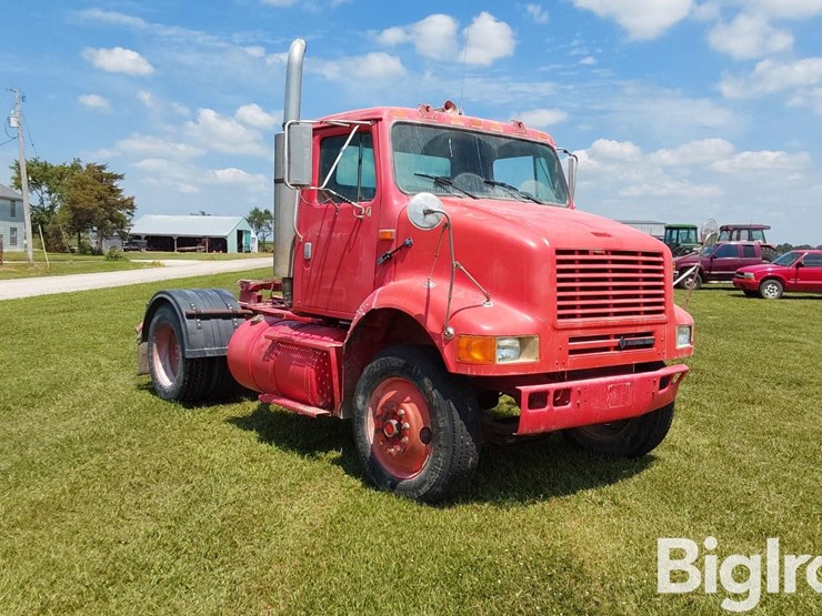 1990-international-8100-image-3