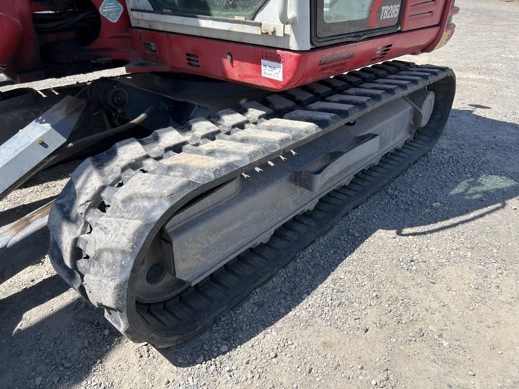 2014-takeuchi-tb285-image-16