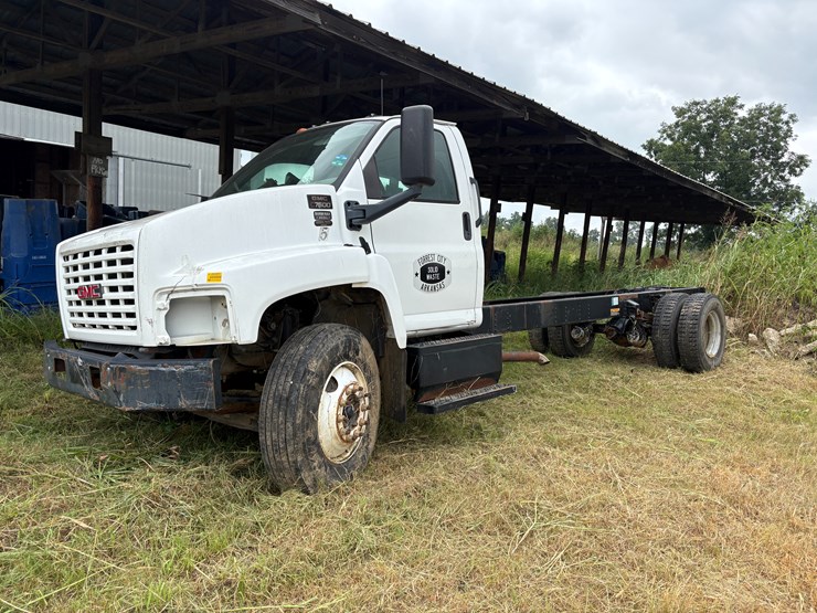 #48-•-#25351-•-inop-2005-gmc-c7500-t/a-daycab-truck-tractor-vin:-1gdm7c1395f500732-image-1