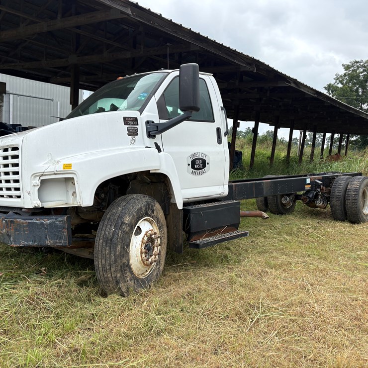 #48 • #25351 • INOP 2005 GMC C7500 T/A Daycab Truck Tractor VIN: 1GDM7C1395F500732