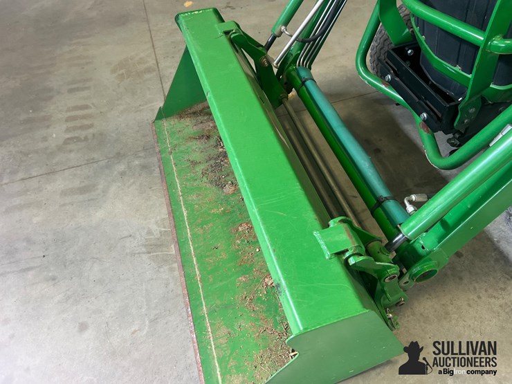 2014-john-deere-1025r-image-11