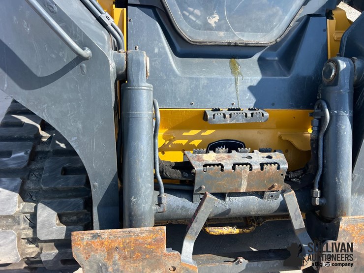 2017-deere-331g-image-13