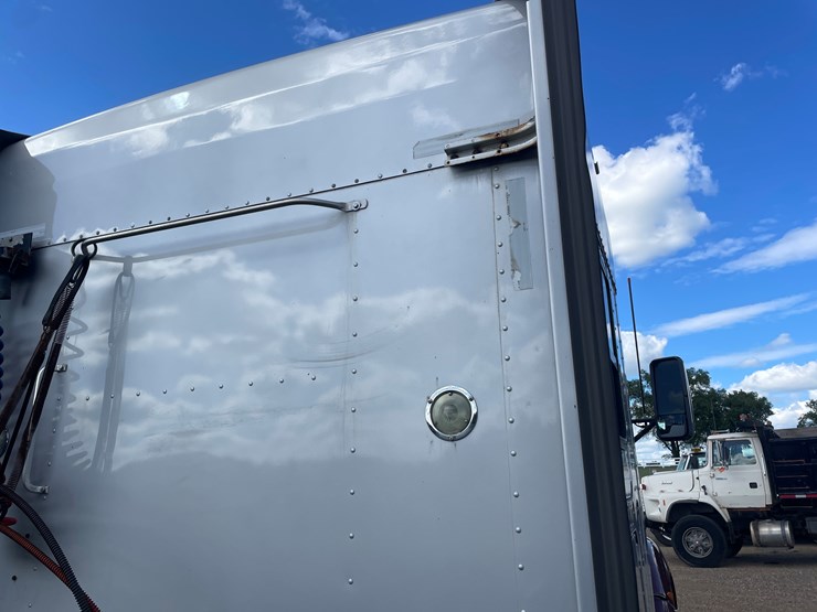 2012-kenworth-t660-image-14