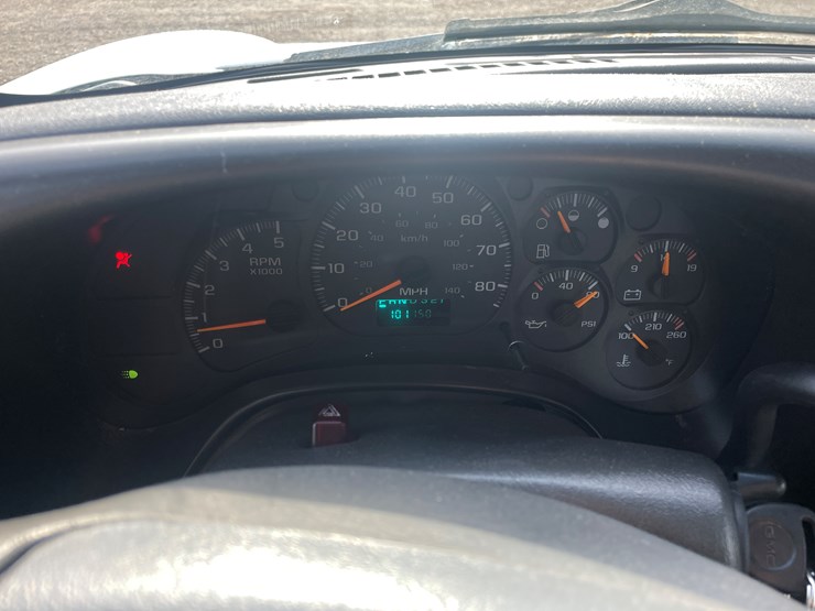 2005-gmc-5500-image-27