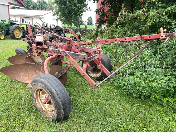 #7468-•-international-harvester-multi-bottom-plow-image-7