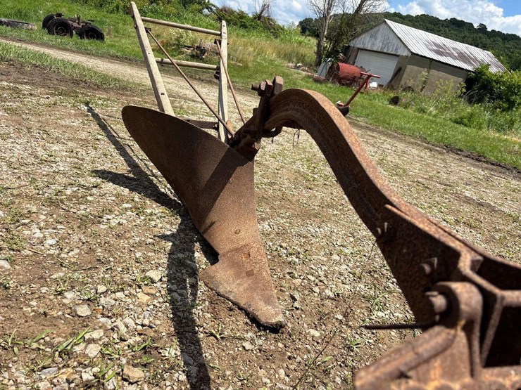 mccormick-deering-no.-415-7”-walking-plow-image-13