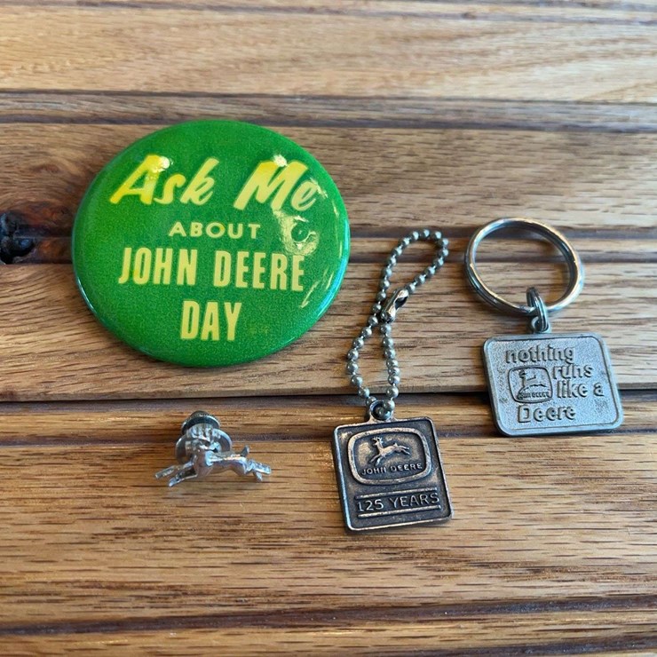 (4) John Deere Lot