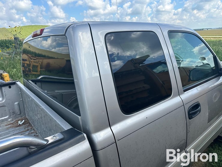 2004-chevrolet-silverado-1500-image-12