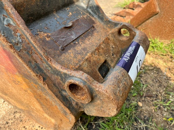 13"-3-tooth-excavator-bucket-image-5