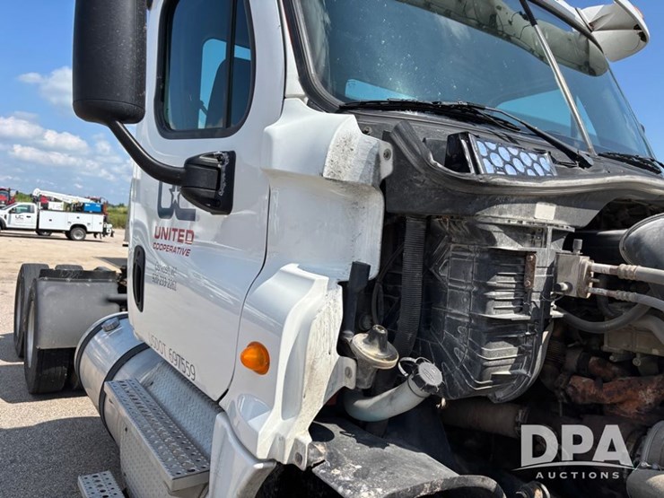 2013-freightliner-truck-(dr11874-unit-771)-image-37