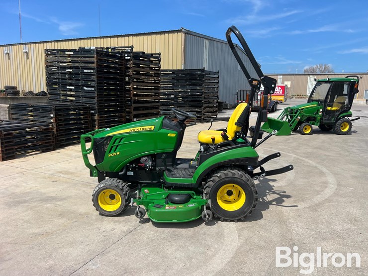 2018-john-deere-1025r-image-8
