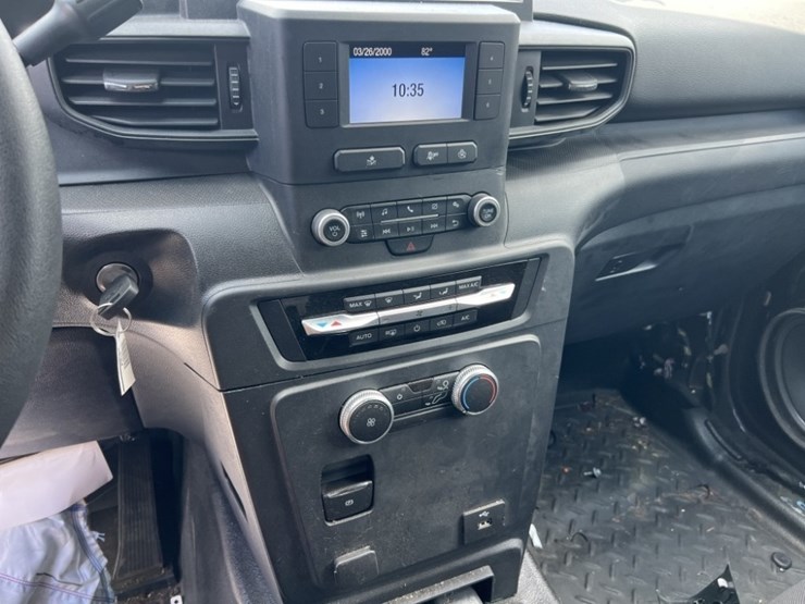 2020-ford-explorer-image-28