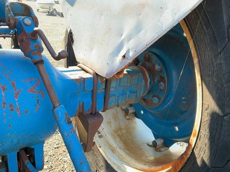 ford-4000-image-23