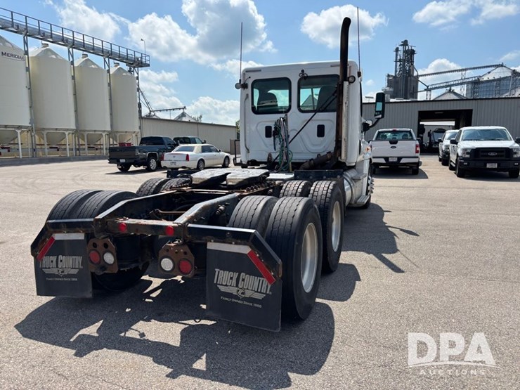 2013-freightliner-truck-(dr11874-unit-771)-image-13
