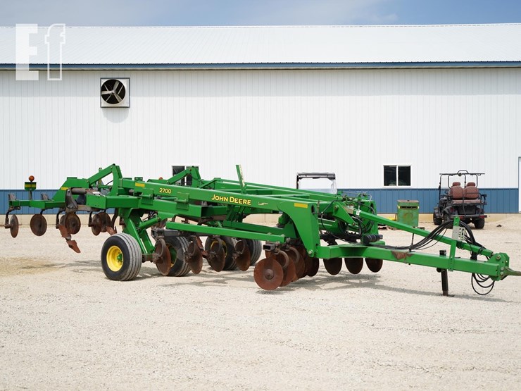 2005-john-deere-2700-image-3