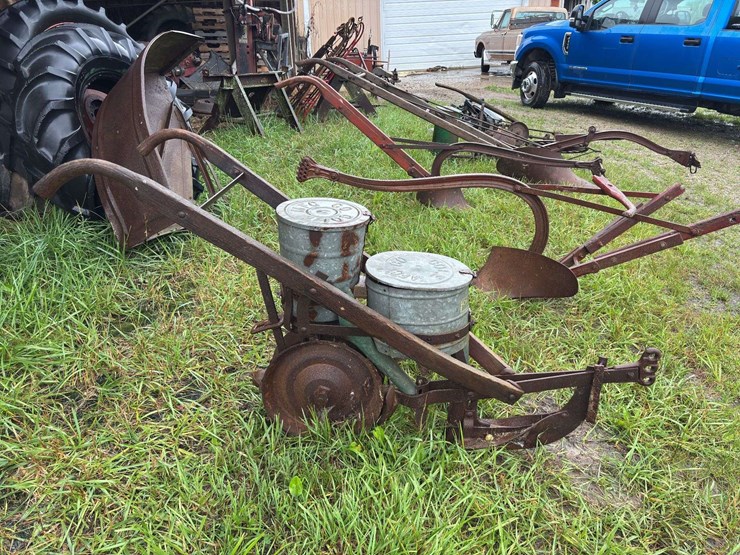 cole-horse-drawn-planter-image-2