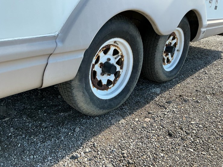 #2252-•-coachmen-futura-2000-travel-trailer*-image-16