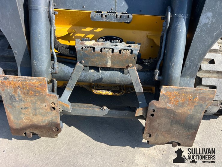2017-deere-331g-image-12