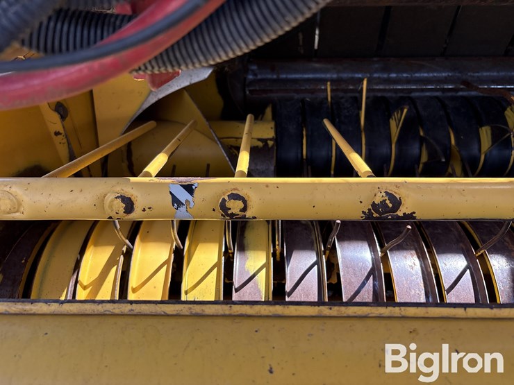 2014-new-holland-roll-belt-560-image-19