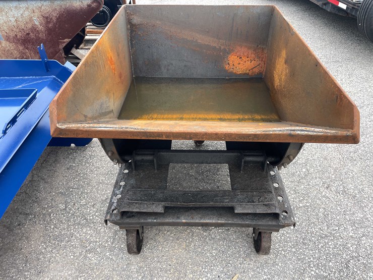 #8051-•-dump-hopper-on-wheels-(o8)-image-2
