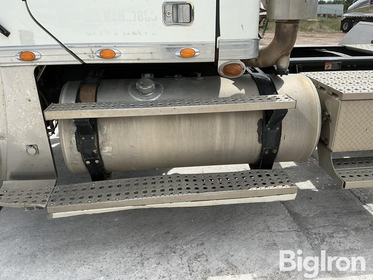 2017-freightliner-coronado-132-image-15