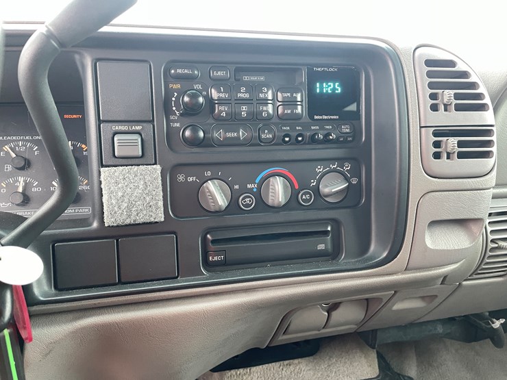 2000-chevrolet-3500-image-19
