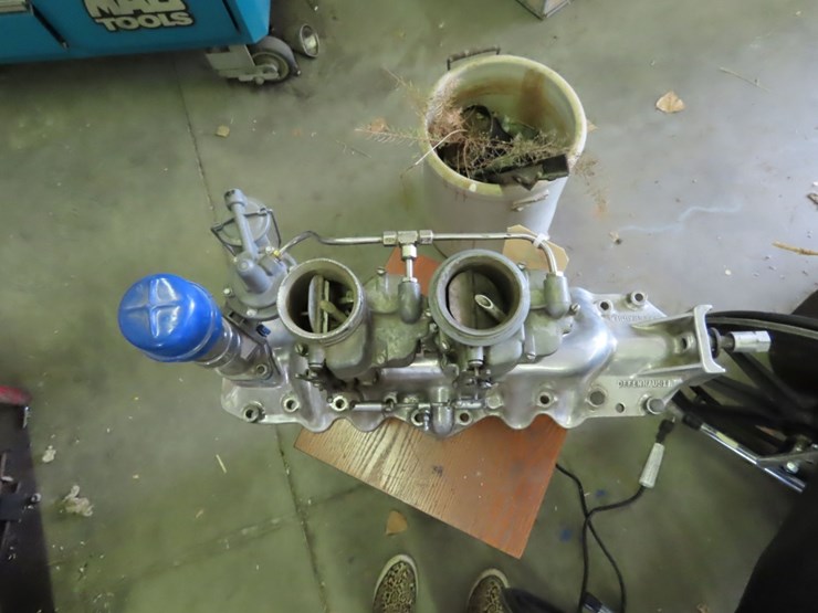 offenhauser-flathead-intake-with-carbs-image-4