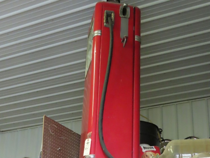 bouser-computing-gas-pump-image-3