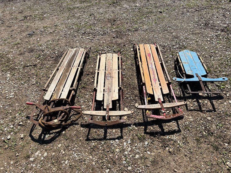 (4)-sleds-image-1