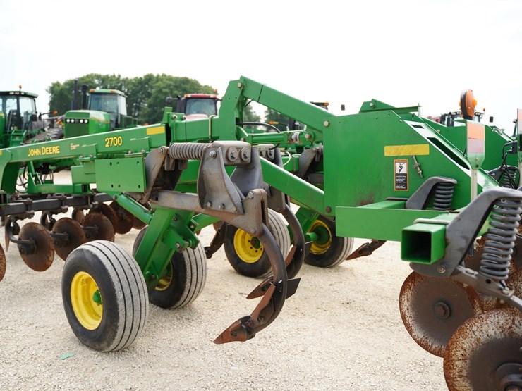 2005-john-deere-2700-image-18