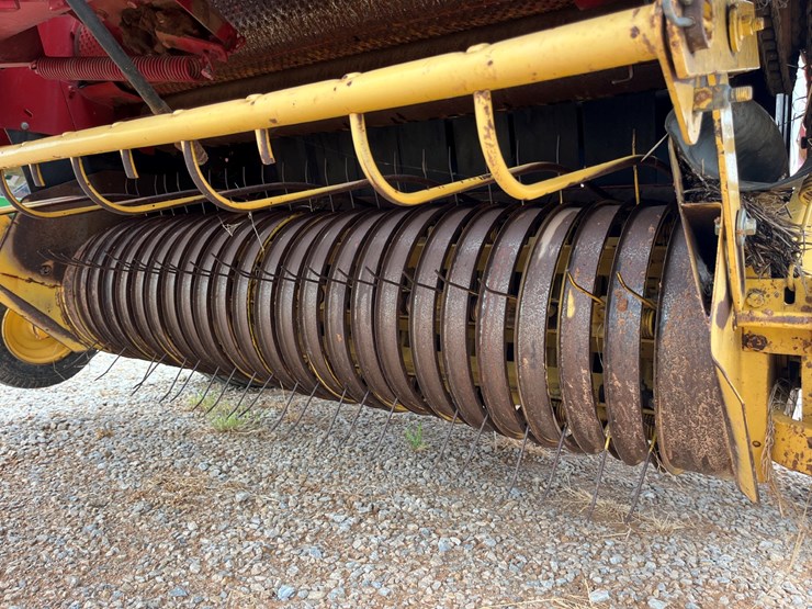new-holland-660-image-3